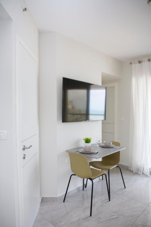 Apartments4You Leonardo 11 บัตยัม ภายนอก รูปภาพ
