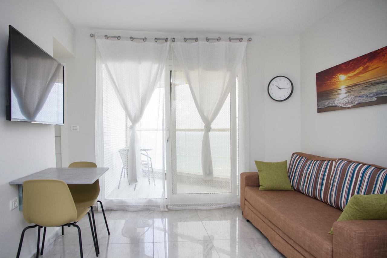 Apartments4You Leonardo 11 บัตยัม ภายนอก รูปภาพ