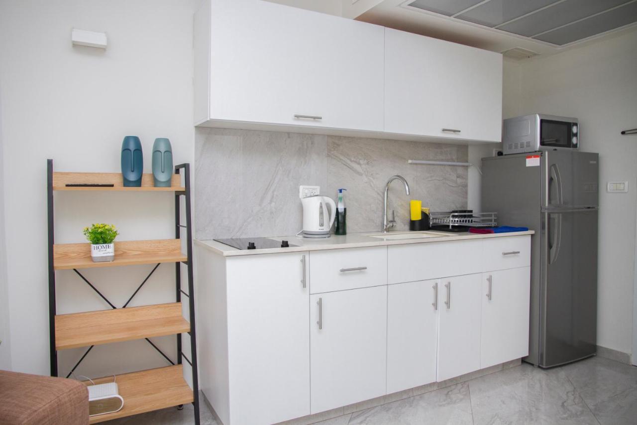 Apartments4You Leonardo 11 บัตยัม ภายนอก รูปภาพ