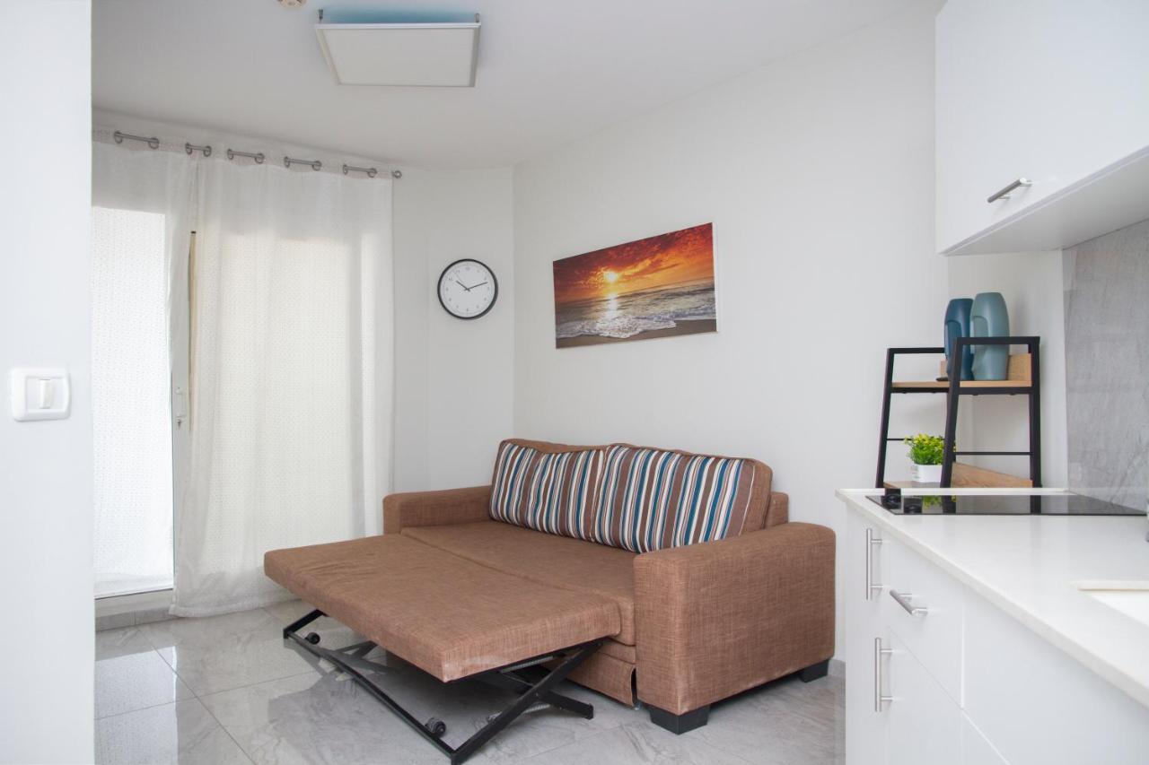 Apartments4You Leonardo 11 บัตยัม ภายนอก รูปภาพ