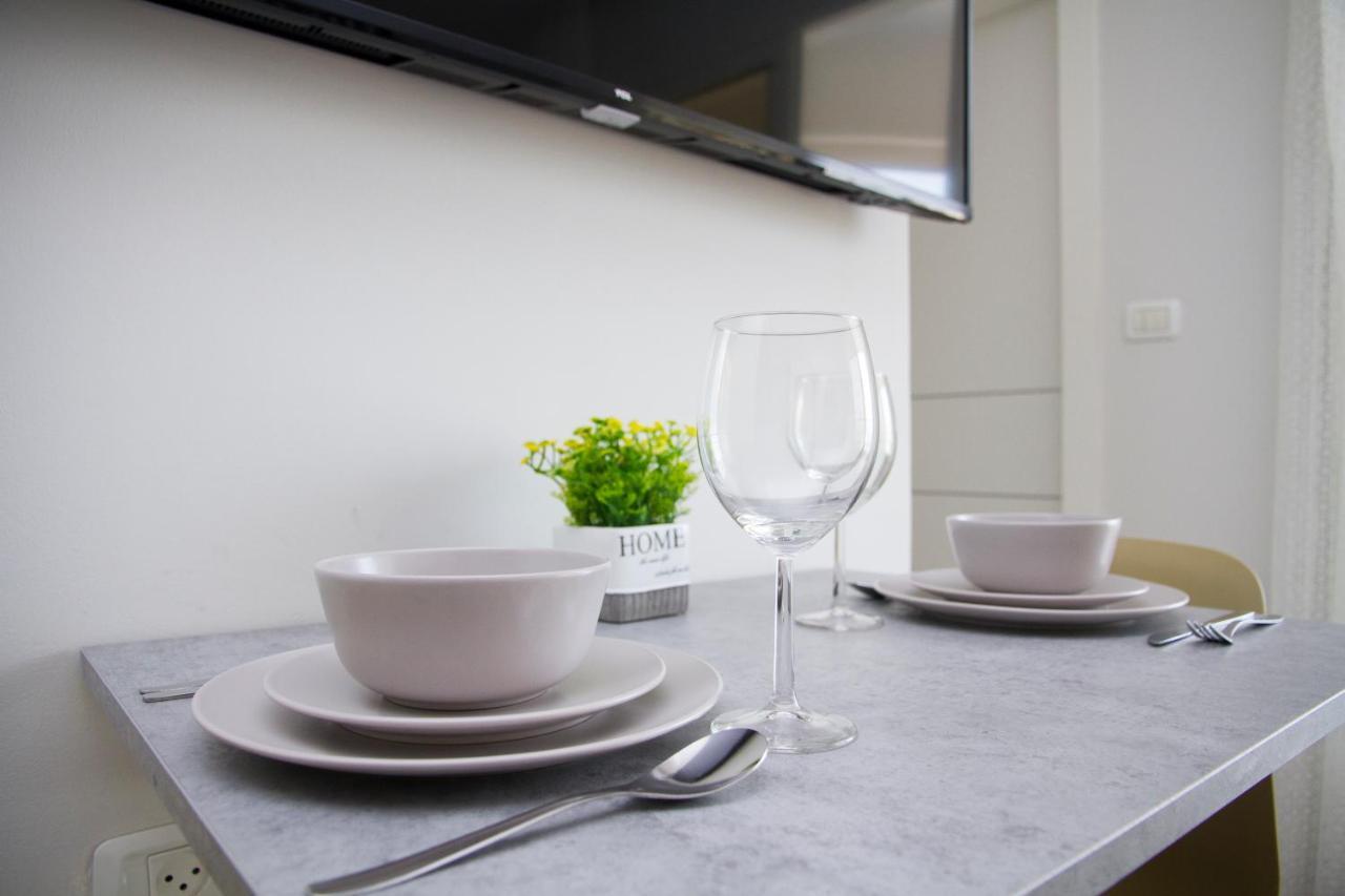 Apartments4You Leonardo 11 บัตยัม ภายนอก รูปภาพ