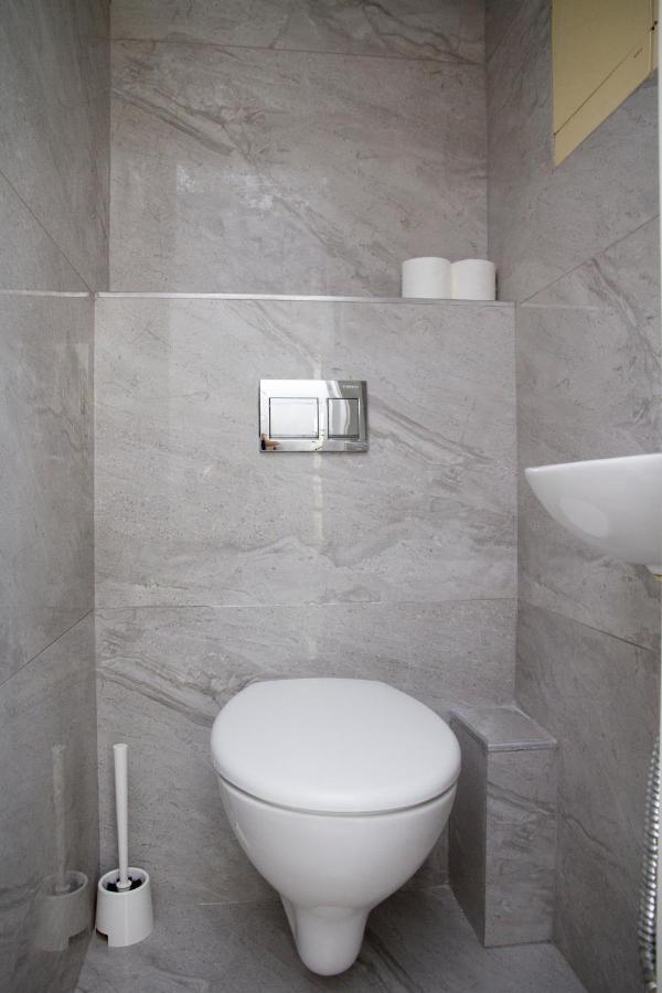 Apartments4You Leonardo 11 บัตยัม ภายนอก รูปภาพ