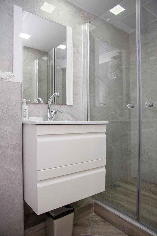 Apartments4You Leonardo 11 บัตยัม ภายนอก รูปภาพ