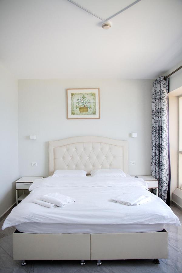 Apartments4You Leonardo 11 บัตยัม ภายนอก รูปภาพ